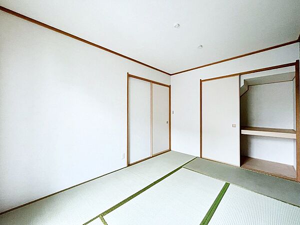 お布団もしまえる押入れ付！小さななお子様と仲良く川の字で寝るのにもおすすめ！