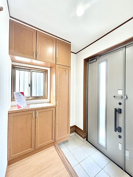 明るい玄関はお客様をお出迎えするのにぴったりです！