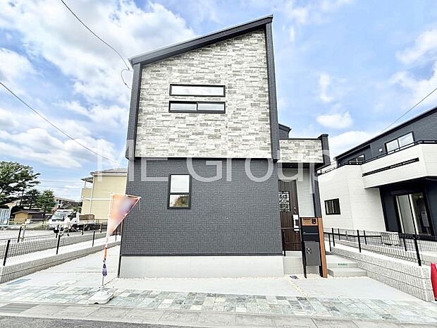 たっぷりの陽光と開放感に包まれる明るい住まい
