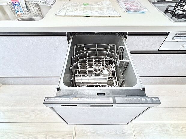 面倒なお片づけは食洗機にお任せ！家事の負担が減って、時間にも気持ちにもゆとりができます。