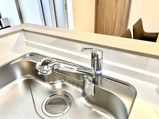 いつでも清潔なおいしいお水を。一つの水栓で水道水と浄水を使い分け。