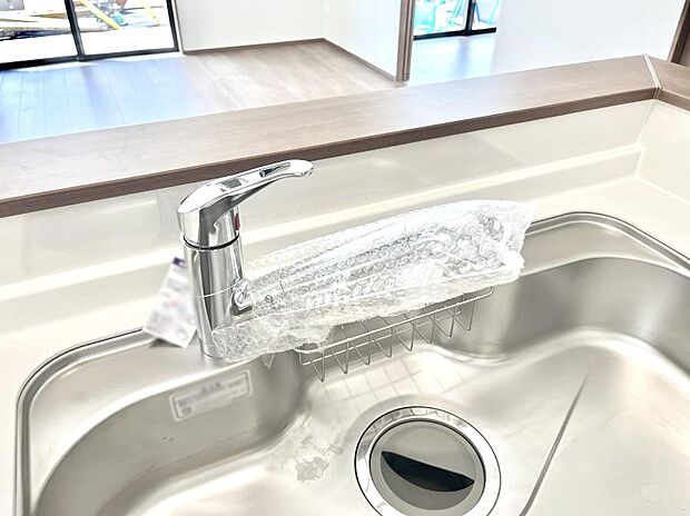 いつでも清潔なおいしいお水を。一つの水栓で水道水と浄水を使い分け。