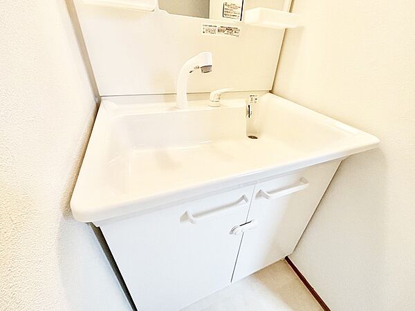 ハンドシャワー付き！使いやすい洗面台。