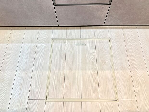 床下収納付き!日用品・非常用品の収納にも大活躍。