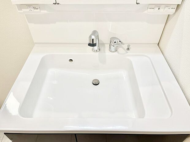 ハンドシャワー付き！使いやすい洗面台。