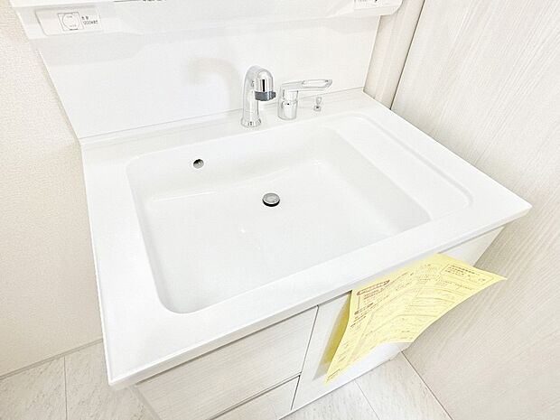 ハンドシャワー付き!使いやすい洗面台。
