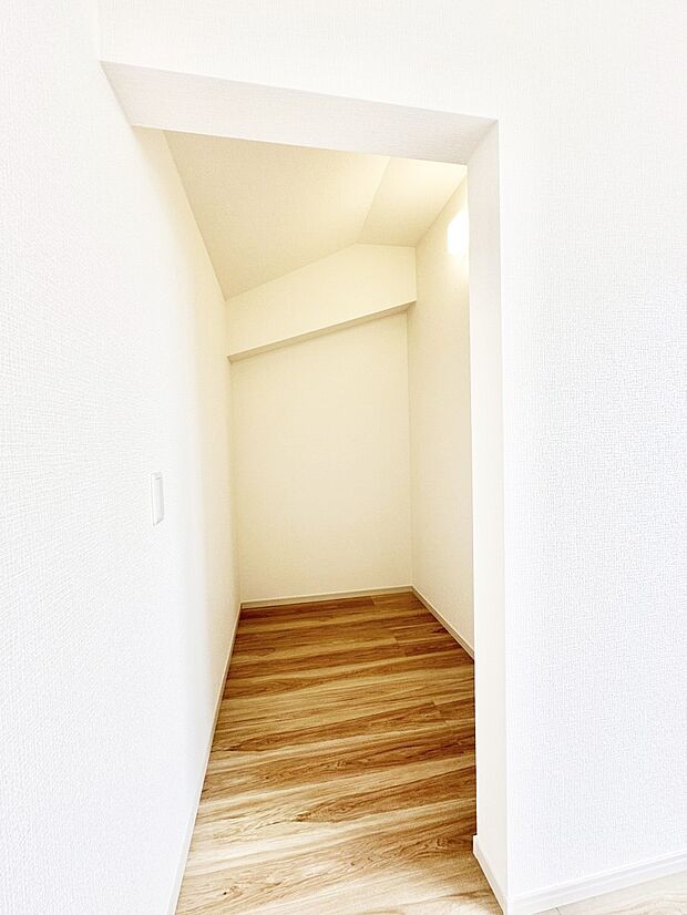 ウォークインクローゼットの活用で生活空間スッキリ