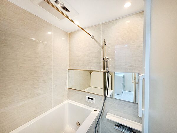 落ち着いた雰囲気でゆっくりお寛ぎいただけるバスルーム