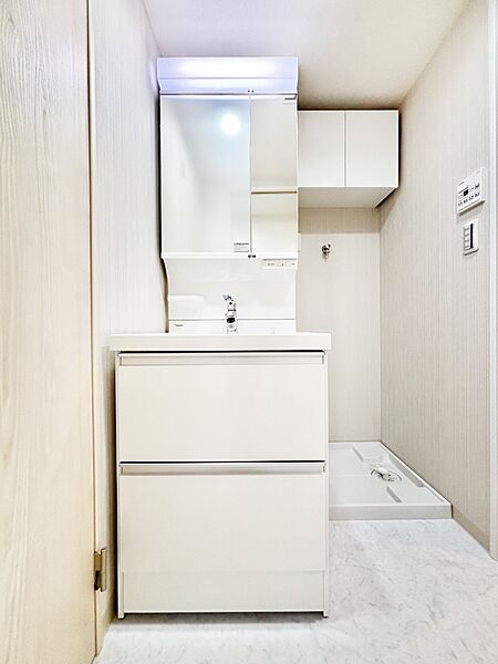 収納力と機能性に優れた洗面化粧台