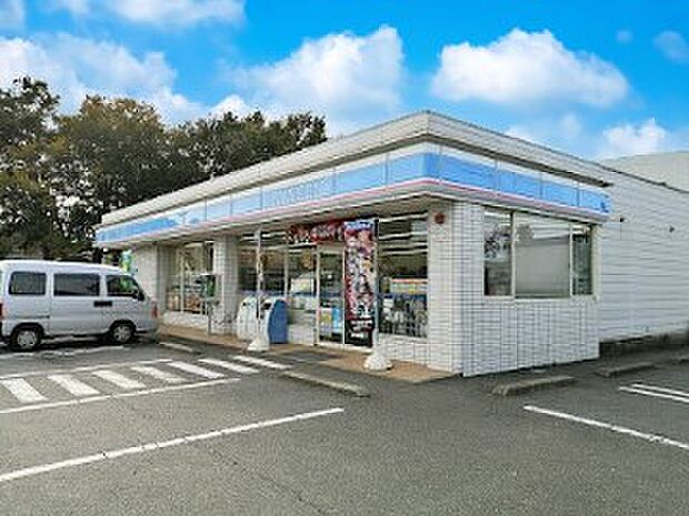 コンビニ 700m ローソン 柏しいの木台店