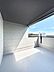バルコニー：ゆったりバルコニーだから沢山お洗濯ものを干せます。