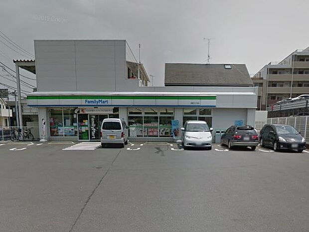 コンビニ 22m ファミリーマート 西原三丁目店