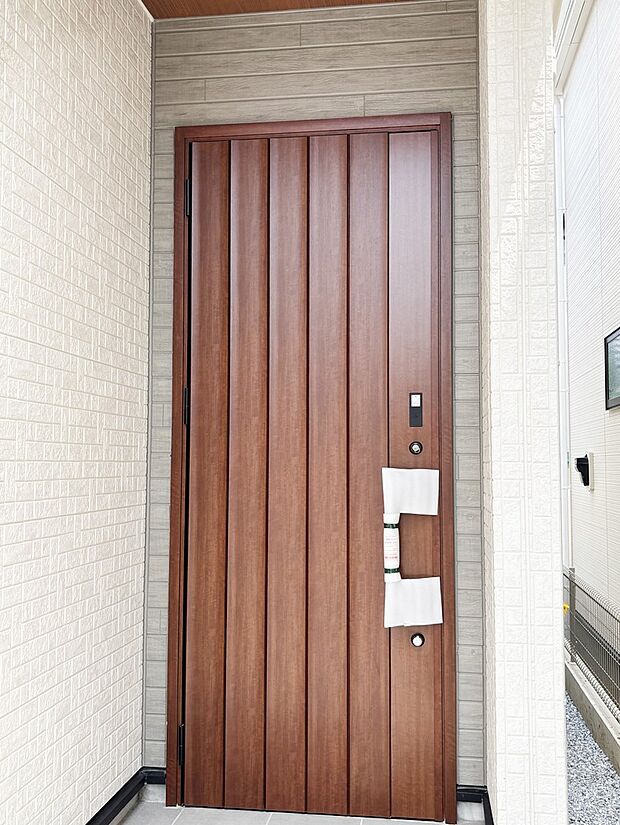 大切な家族、来客を出迎える玄関。