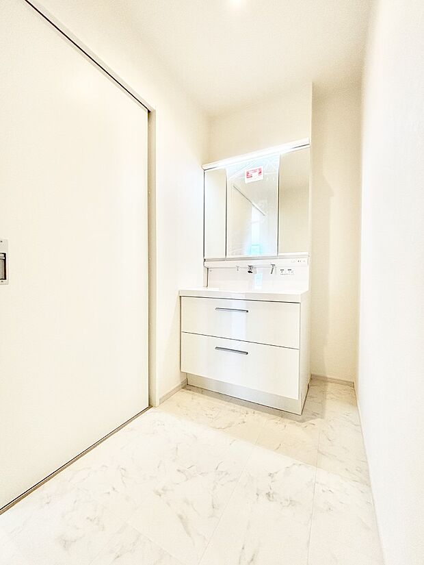 収納力と機能性に優れた洗面化粧台