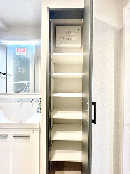 便利なリネン庫で、スッキリした使いやすい洗面室に