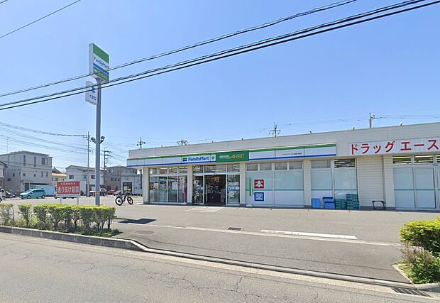 コンビニ 700m ファミリーマート ドラッグエース川越的場店