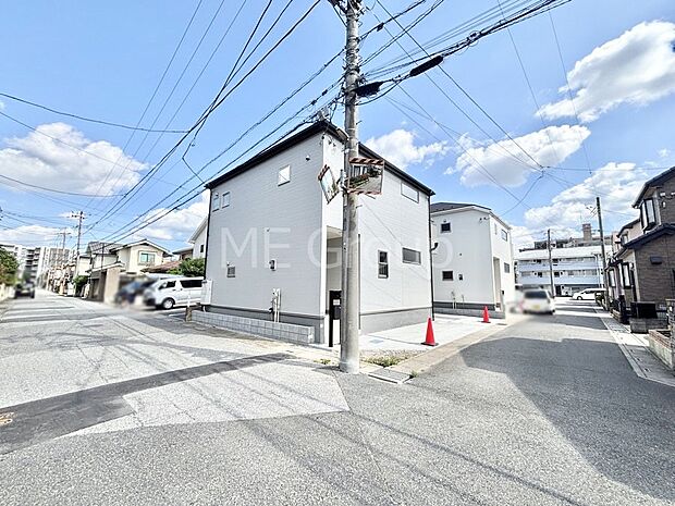 前面道路はきちんと整備されています