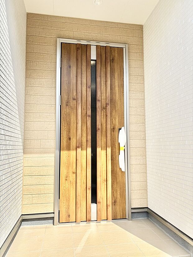 大切な家族、来客を出迎える玄関。