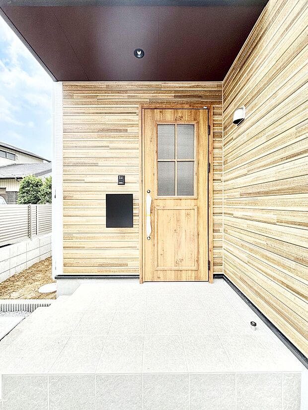 ご家族やお客様をお出迎え!落ち着きある雰囲気の玄関です。