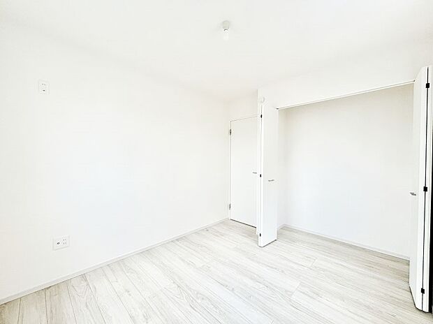 クローゼット付きのお部屋でスッキリとした空間でゆったり寛げます!