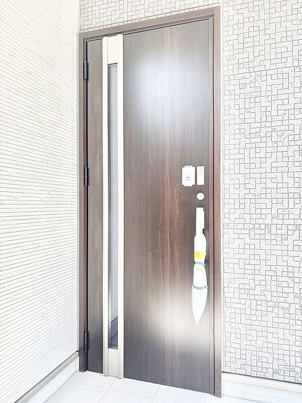 大切な家族、来客を出迎える玄関。