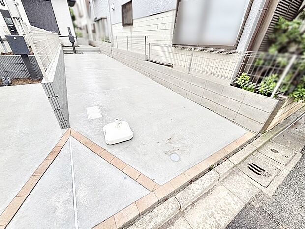 目の前が駐車場だと雨の日も大量にお買い物をした時も便利ですね