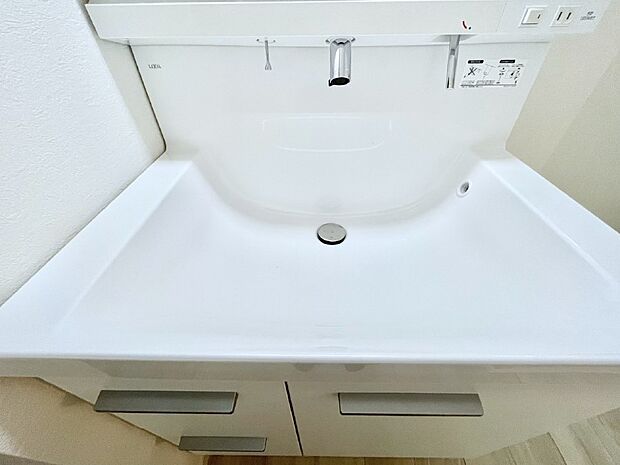 ハンドシャワー付き!使いやすい洗面台。