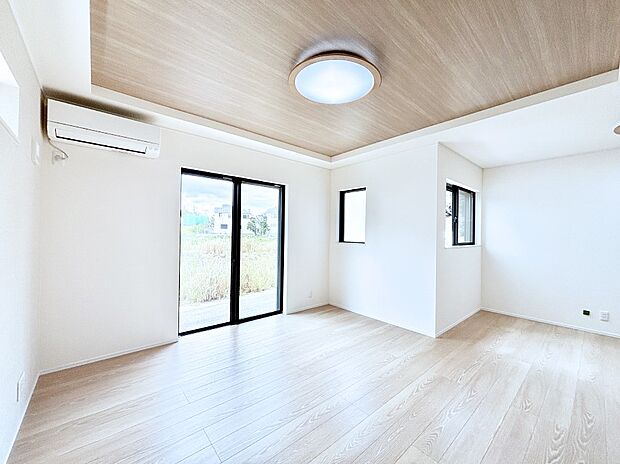 折上天井がリビングに開放感をプラス!家族みんながゆったり寛げます。