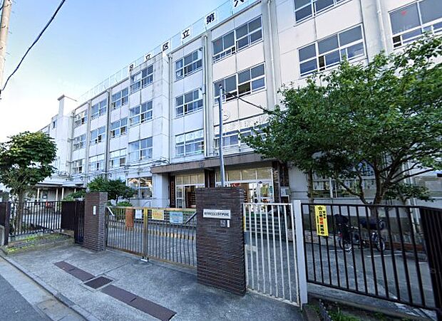 中学校 930m 足立区立第六中学校