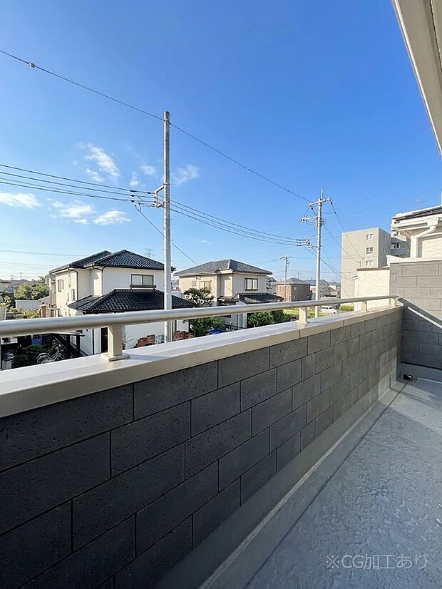 暖かな陽光が降り注ぐバルコニー。爽やかな風も心地よいです。