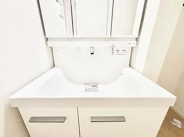 ハンドシャワー付き!使いやすい洗面台。