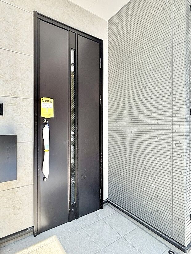 大切な家族、来客を出迎える玄関。