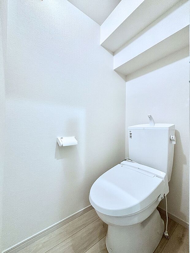 明るく清潔感のあるトイレです。 