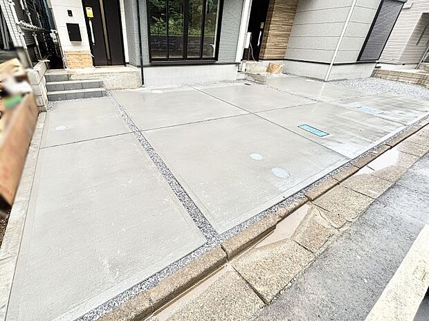 駐車2台可能!急なお客様の駐車に。また、ご家族の自転車スペースとしても大活躍。