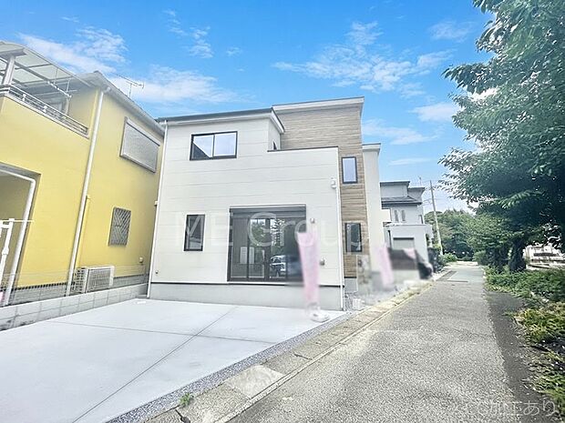 前面道路はきちんと整備されています
