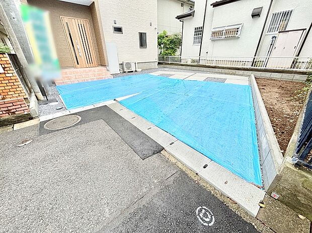 駐車2台可能!急なお客様の駐車に。また、ご家族の自転車スペースとしても大活躍。
