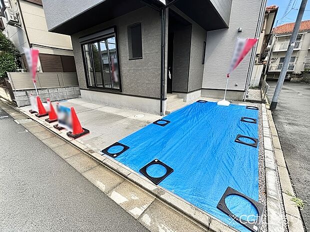 駐車2台可能!急なお客様の駐車に。また、ご家族の自転車スペースとしても大活躍。