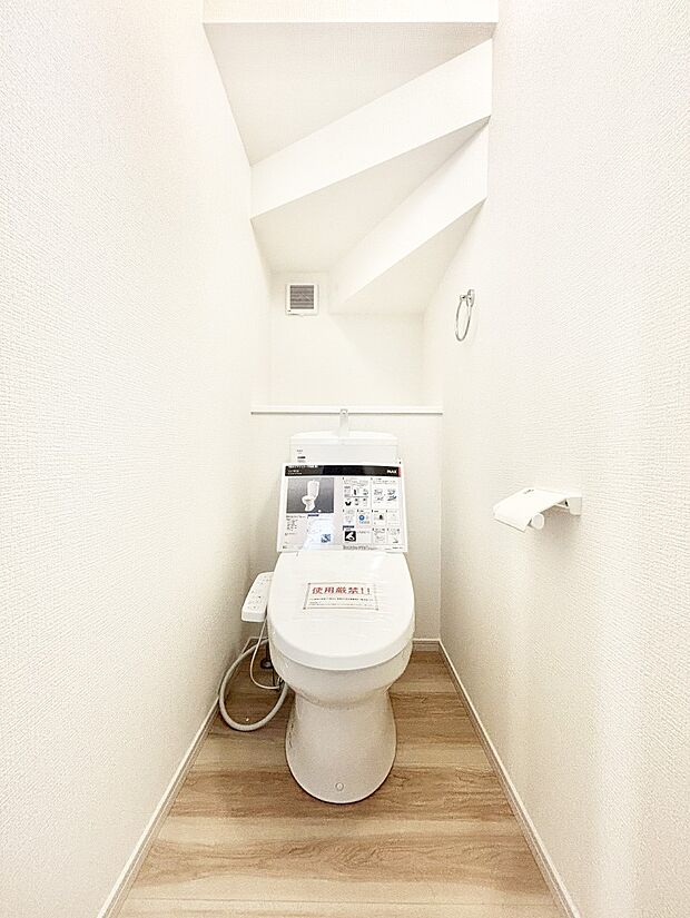 明るく清潔感のあるトイレです。