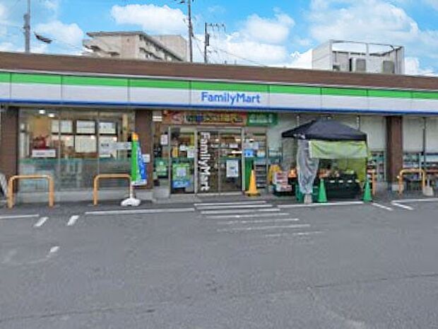 コンビニ 93m ファミリーマート 江北二丁目店