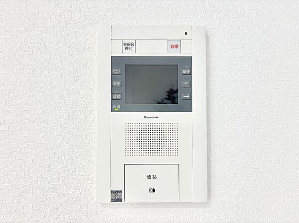 訪問者が一目でわかる安心のＴＶモニター付きインターホン。