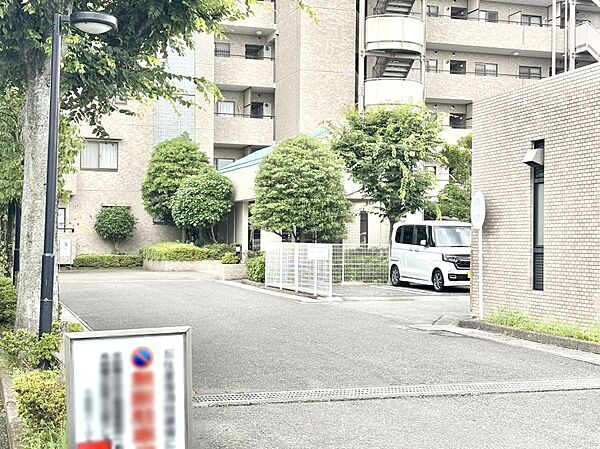 落ち着いた雰囲気のエントランス