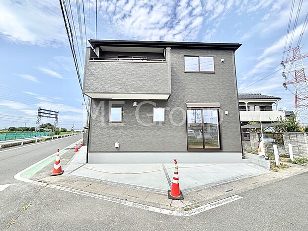 たっぷりの陽光と開放感に包まれる明るい住まい