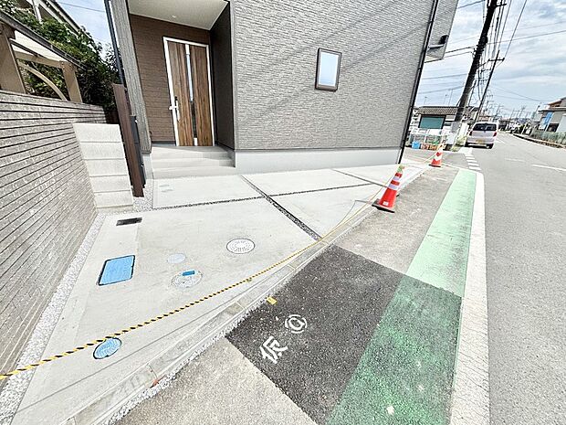 駐車2台可能！急なお客様の駐車に。また、ご家族の自転車スペースとしても大活躍。