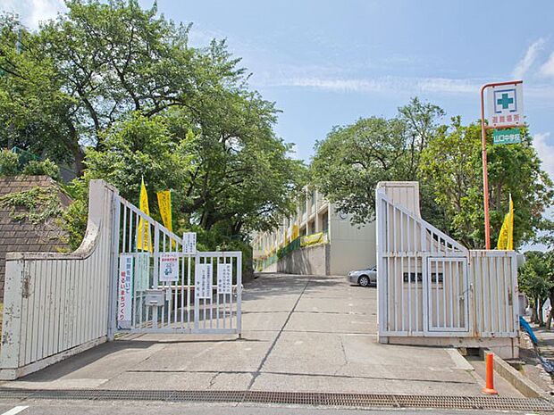 中学校 700m 所沢市立山口中学校