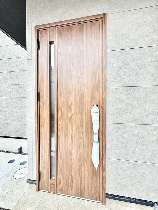 住まいの顔を演出する、玄関ドア。 