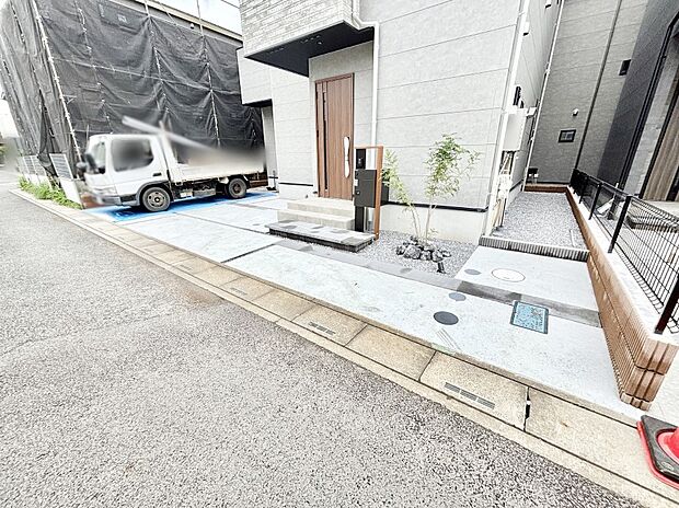 目の前が駐車場だと雨の日も大量にお買い物をした時も便利ですね