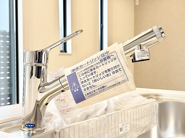 いつでも清潔なおいしいお水を。一つの水栓で水道水と浄水を使い分け。