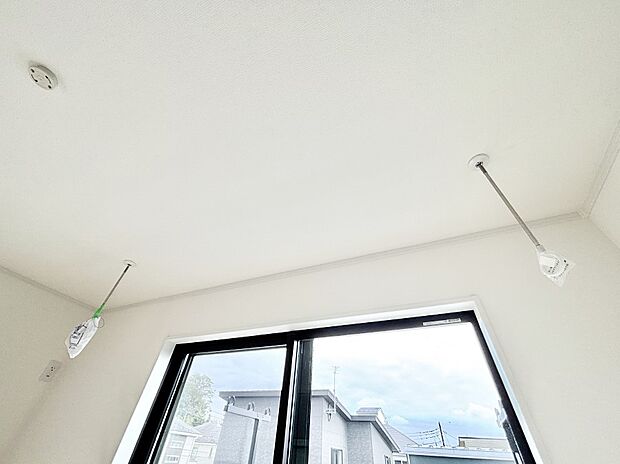 室内物干しポール。梅雨や花粉の時期に大活躍します。