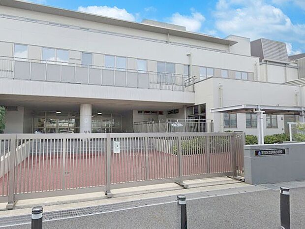 小学校 650m 足立区立伊興小学校
