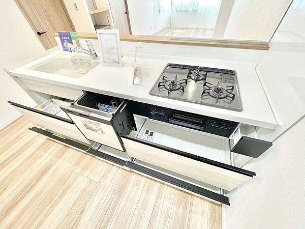 使いやすさを優先したスライド式収納タイプ！